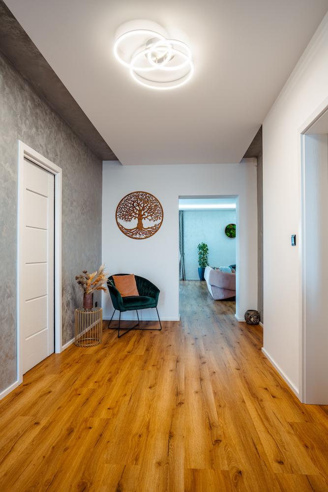 bright-and-inviting-interior-of-a-residence-featu-2023-11-27-04-49-53-utc (2)