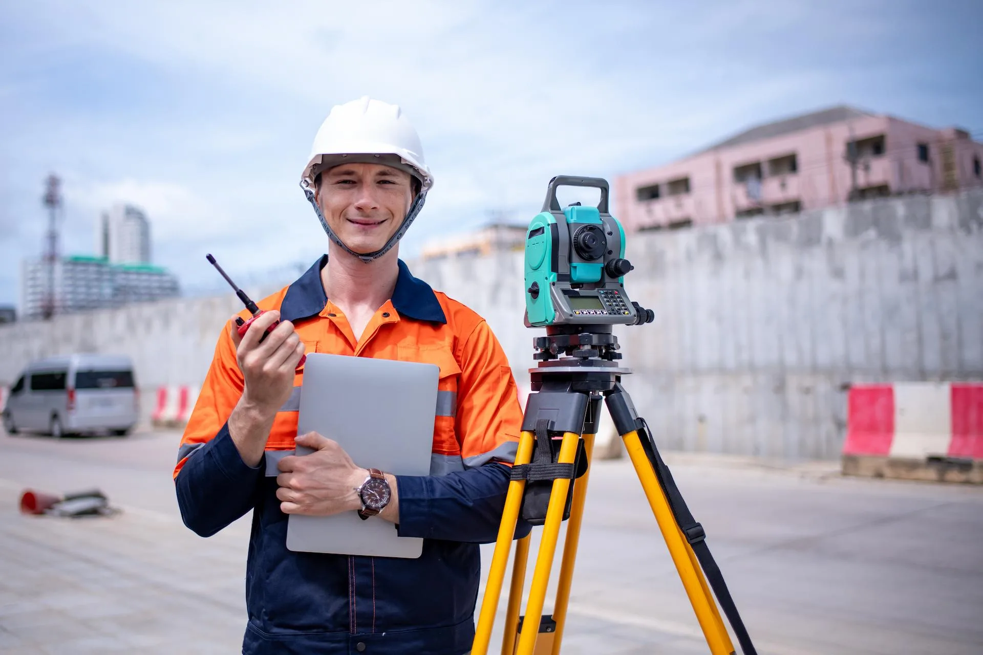 engineers-surveyor-wearing-safety-uniform-helmet-with-equipment-theodolite-measurement-positioni